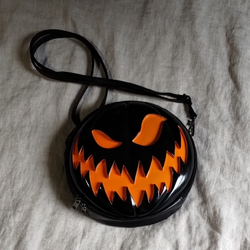 Spirit Black and Orange Spooky Jack-o'-lantern Pumpkin Crossbody Bag